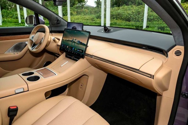 Компании Chery и Huawei представили электрический кроссовер Luxeed R7 Компании Chery и Huawei представили электрический кроссовер Luxeed R7