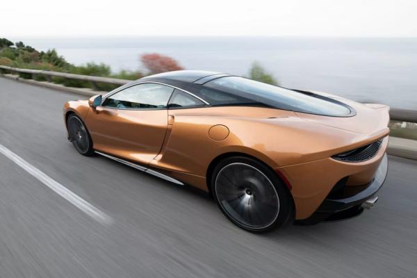 Если ехать на McLaren GT слишком быстро, капот может самопроизвольно открыться Если ехать на McLaren GT слишком быстро, капот может самопроизвольно открыться