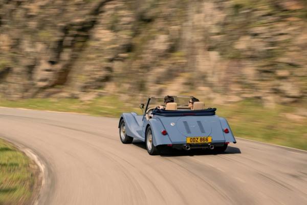 Начинаются продажи крутого классического автомобиля Morgan Plus Four 