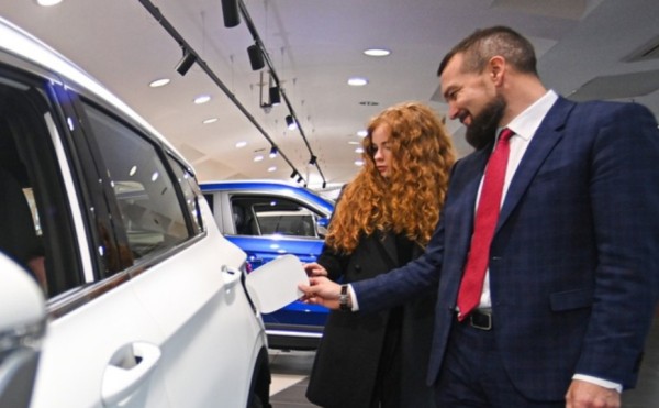 Отмечаются рекордные продажи на авторынке России Отмечаются рекордные продажи на авторынке России