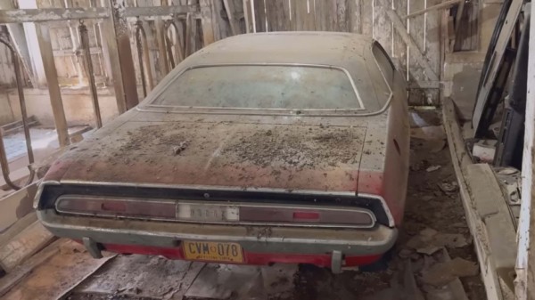 После чистки культового Dodge Challenger 1970 года раскрылись его скрытые проблемы После чистки культового Dodge Challenger 1970 года раскрылись его скрытые проблемы