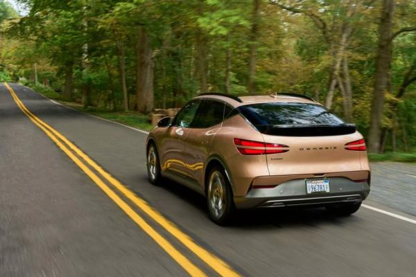 Сколько стоит самая доступная версия роскошного кроссовера Genesis GV60 2025 