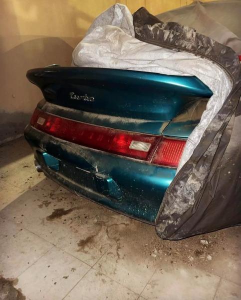 В сарае нашли украденный много лет назад Porsche 993 Turbo В сарае нашли украденный много лет назад Porsche 993 Turbo