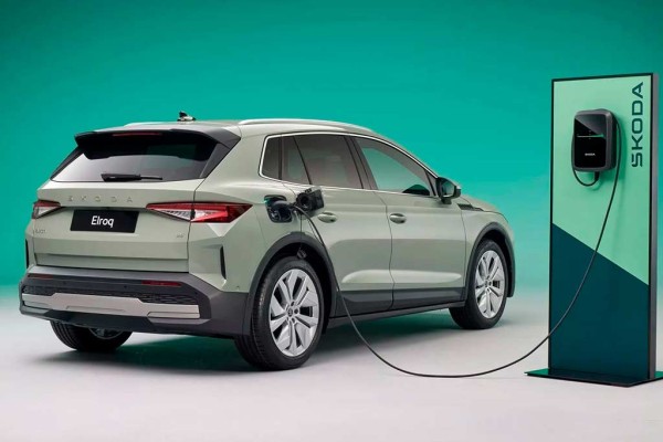 Чехи официально представили компактный электрический кроссовер Skoda Elroq