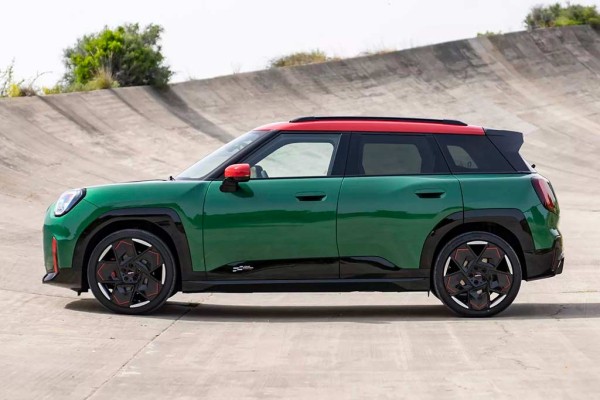 Для кроссовера MINI Aceman стала доступна драйверская версия JCW Для кроссовера MINI Aceman стала доступна драйверская версия JCW