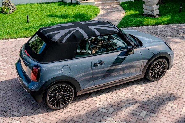 Новый бензиновый MINI Cooper обзавелся версией со складным мягким верхом Новый бензиновый MINI Cooper обзавелся версией со складным мягким верхом