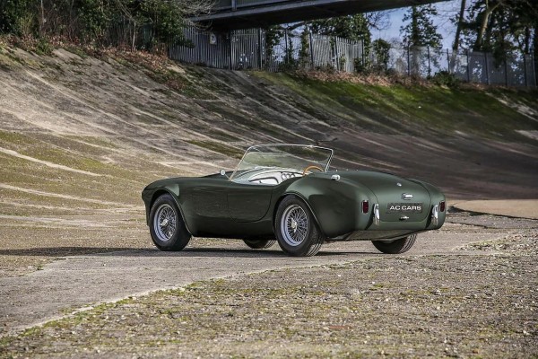 Классический родстер AC Ace возрожден в двух версиях Классический родстер AC Ace возрожден в двух версиях