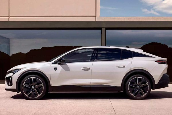 Peugeot E-408: электрический вариант французского кросс-лифтбека Peugeot E-408: электрический вариант французского кросс-лифтбека