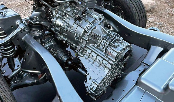 Внедорожники Tank: новая гибридная система Hi4-Z и мотор V8 Внедорожники Tank: новая гибридная система Hi4-Z и мотор V8