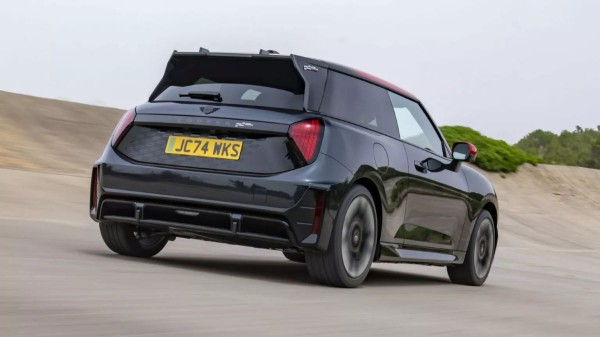 Показаны мощные JCW-версии электромобилей Mini Cooper и Aceman Показаны мощные JCW-версии электромобилей Mini Cooper и Aceman