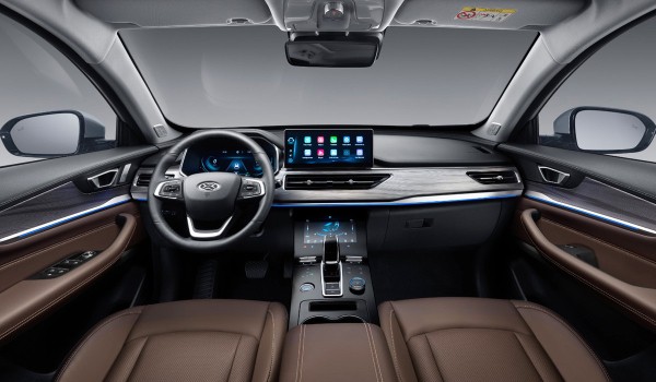 Петербургский кроссовер Xcite X-Cross 8: семь мест и полный привод Петербургский кроссовер Xcite X-Cross 8: семь мест и полный привод