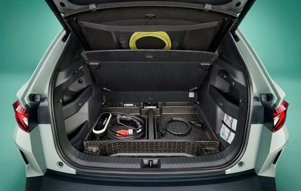 Чехи официально представили компактный электрический кроссовер Skoda Elroq