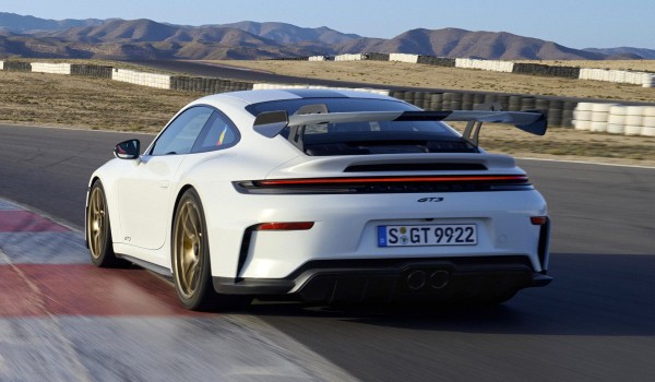 Показан обновленный Porsche 911 GT3: жертва эконорм Показан обновленный Porsche 911 GT3: жертва эконорм