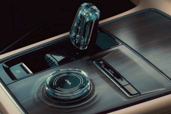 Обновленный кроссовер Geely Monjaro получил измененные внешность и салон Обновленный кроссовер Geely Monjaro получил измененные внешность и салон