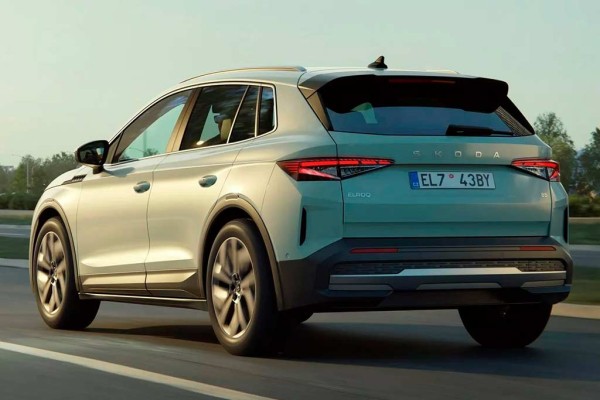 Чехи официально представили компактный электрический кроссовер Skoda Elroq