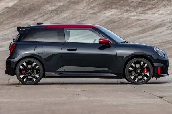 Электрический Mini Cooper E получил драйверскую версию JCW Электрический Mini Cooper E получил драйверскую версию JCW