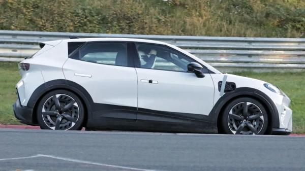 Чем сможет удивить новый кроссовер Cupra Raval 