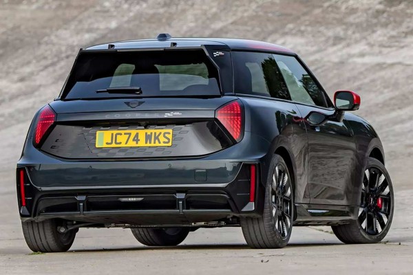 Электрический Mini Cooper E получил драйверскую версию JCW Электрический Mini Cooper E получил драйверскую версию JCW