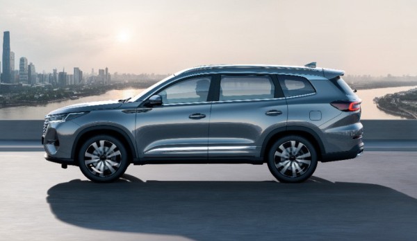 Петербургский кроссовер Xcite X-Cross 8: семь мест и полный привод Петербургский кроссовер Xcite X-Cross 8: семь мест и полный привод