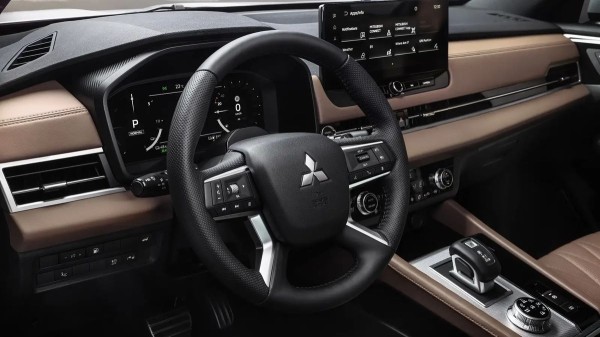 Гибрид Mitsubishi Outlander обновился. Фото новинки Гибрид Mitsubishi Outlander обновился. Фото новинки