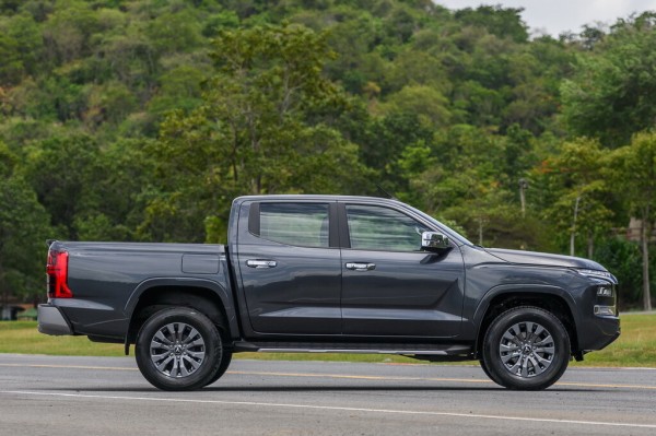 Mitsubishi L200 в России наконец-то стал стоить дешевле 5 млн рублей Mitsubishi L200 в России наконец-то стал стоить дешевле 5 млн рублей