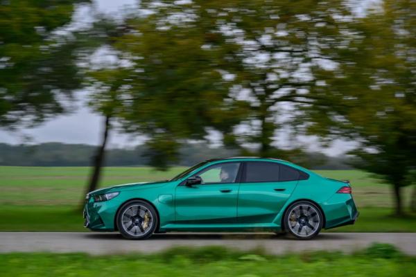 Новые цвета BMW M5 довольно крутые, но какой выглядит лучше всего Новые цвета BMW M5 довольно крутые, но какой выглядит лучше всего