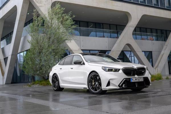 Новые цвета BMW M5 довольно крутые, но какой выглядит лучше всего Новые цвета BMW M5 довольно крутые, но какой выглядит лучше всего