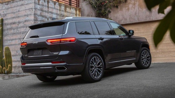 Прекращены продажи одной из версий внедорожника Jeep Grand Cherokee L