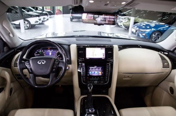 В России продают мощный Infiniti QX80 с богатым оснащением В России продают мощный Infiniti QX80 с богатым оснащением