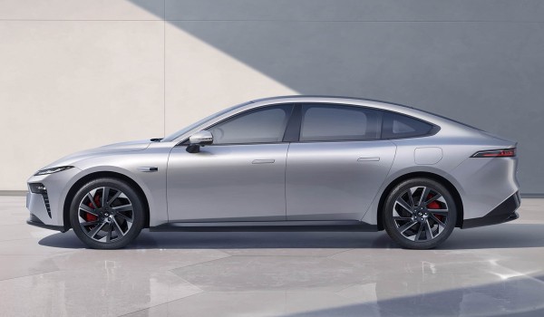 В соседней Белоруссии выходит электрический лифтбек Dongfeng за ₽2,5 млн В соседней Белоруссии выходит электрический лифтбек Dongfeng за ₽2,5 млн