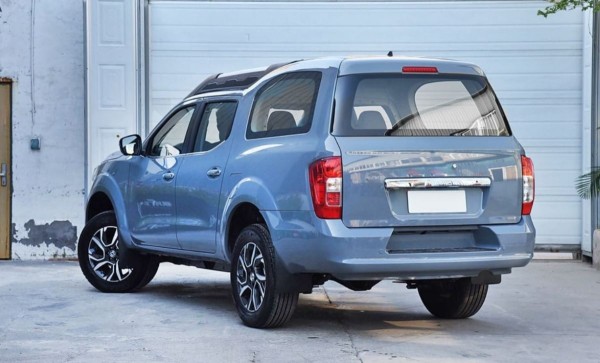 Впервые в России появится автомобиль в кузове пикап-хардтоп Впервые в России появится автомобиль в кузове пикап-хардтоп