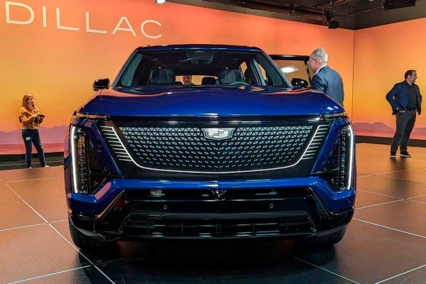 Американцы представили трехрядный электрический кроссовер Cadillac Vistiq Американцы представили трехрядный электрический кроссовер Cadillac Vistiq