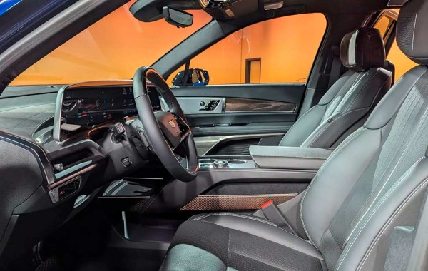 Американцы представили трехрядный электрический кроссовер Cadillac Vistiq Американцы представили трехрядный электрический кроссовер Cadillac Vistiq