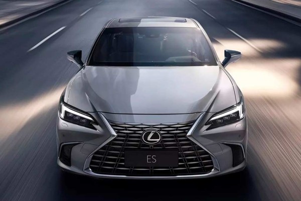 Вновь обновленный седан Lexus ES справил премьеру на моторшоу в китайском Гуанчжоу Вновь обновленный седан Lexus ES справил премьеру на моторшоу в китайском Гуанчжоу