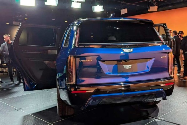 Американцы представили трехрядный электрический кроссовер Cadillac Vistiq Американцы представили трехрядный электрический кроссовер Cadillac Vistiq