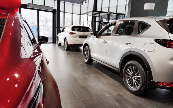 Рынок устал, в салонах — никого. Дилеры пожаловались на крах автопродаж
Рынок устал, в салонах — никого. Дилеры пожаловались на крах автопродаж