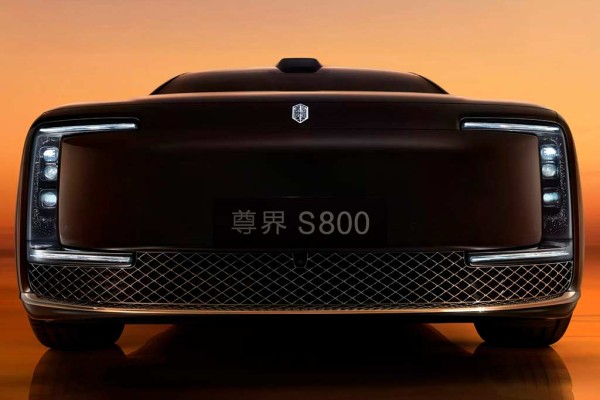 Китайцы представили роскошный представительский электроседан Maextro S800 Китайцы представили роскошный представительский электроседан Maextro S800