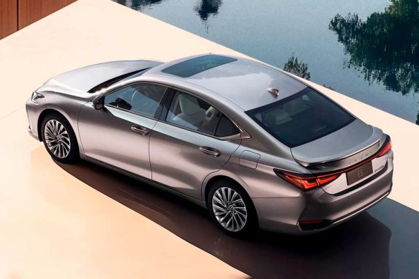 Вновь обновленный седан Lexus ES справил премьеру на моторшоу в китайском Гуанчжоу Вновь обновленный седан Lexus ES справил премьеру на моторшоу в китайском Гуанчжоу