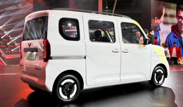 SAIC представил маленький и дешевый электровэн Wuling SAIC представил маленький и дешевый электровэн Wuling