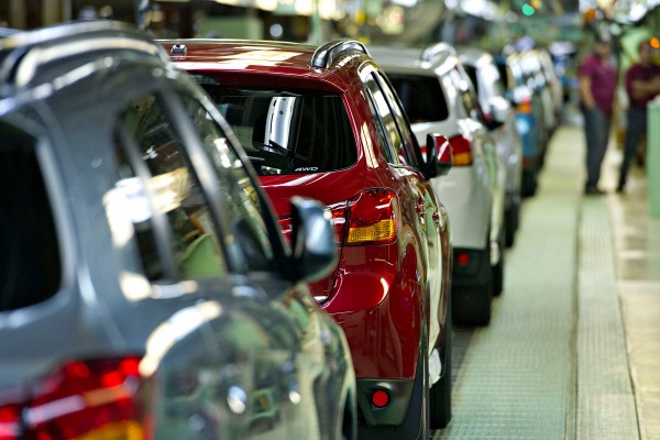 Дилеры РФ рассказали, какие авто сразу подорожают после обвала курса рубля