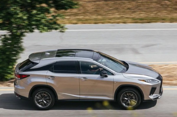 Эксперт «ЗР» Зиновьев выделил сильные и слабые стороны подержанного Lexus RX