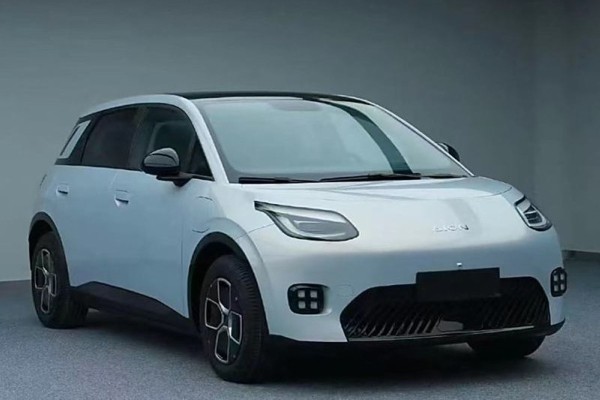 GAC подготовил для экспорта простой электрохэтчбек Aion AY2 GAC подготовил для экспорта простой электрохэтчбек Aion AY2