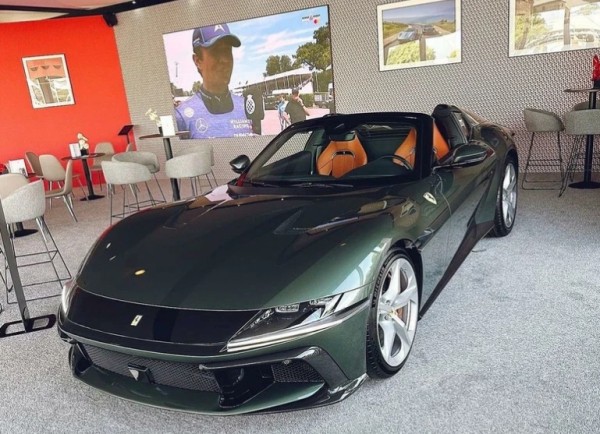 ТОП-10 самых дорогих автомобилей в РФ возглавил невероятный родстер Bugatti ТОП-10 самых дорогих автомобилей в РФ возглавил невероятный родстер Bugatti