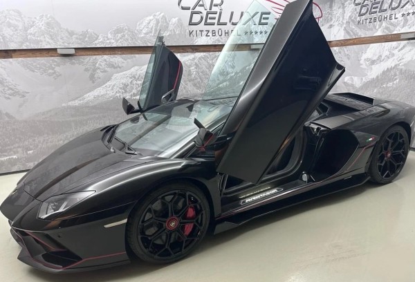 ТОП-10 самых дорогих автомобилей в РФ возглавил невероятный родстер Bugatti ТОП-10 самых дорогих автомобилей в РФ возглавил невероятный родстер Bugatti