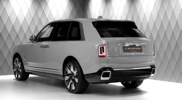 ТОП-10 самых дорогих автомобилей в РФ возглавил невероятный родстер Bugatti ТОП-10 самых дорогих автомобилей в РФ возглавил невероятный родстер Bugatti