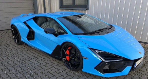 ТОП-10 самых дорогих автомобилей в РФ возглавил невероятный родстер Bugatti ТОП-10 самых дорогих автомобилей в РФ возглавил невероятный родстер Bugatti