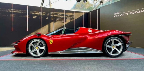 ТОП-10 самых дорогих автомобилей в РФ возглавил невероятный родстер Bugatti ТОП-10 самых дорогих автомобилей в РФ возглавил невероятный родстер Bugatti