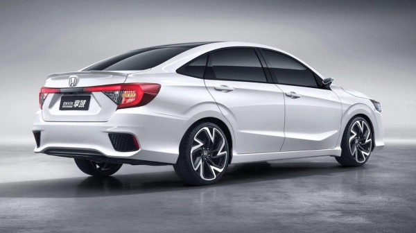 В Россию привезли просторный и хорошо оснащенный седан Honda В Россию привезли просторный и хорошо оснащенный седан Honda