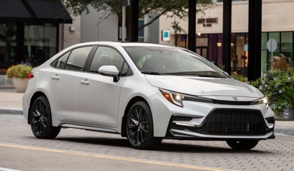 В Россию привезли Toyota Corolla с более дерзкой спортивной внешностью В Россию привезли Toyota Corolla с более дерзкой спортивной внешностью