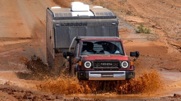 Вечный Land Cruiser 70 снова обрел «механику» Вечный Land Cruiser 70 снова обрел «механику»